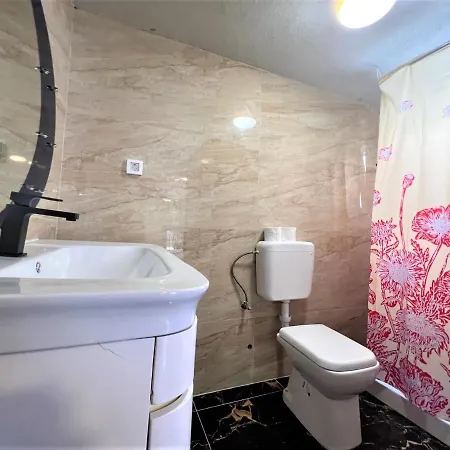 Melek Apartman *